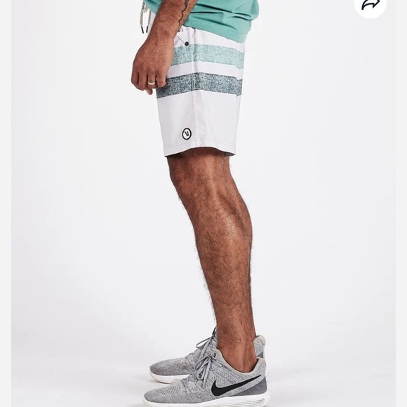 VUORI
Kore Short | Salt Aloe Texture - Picture 1 of 11